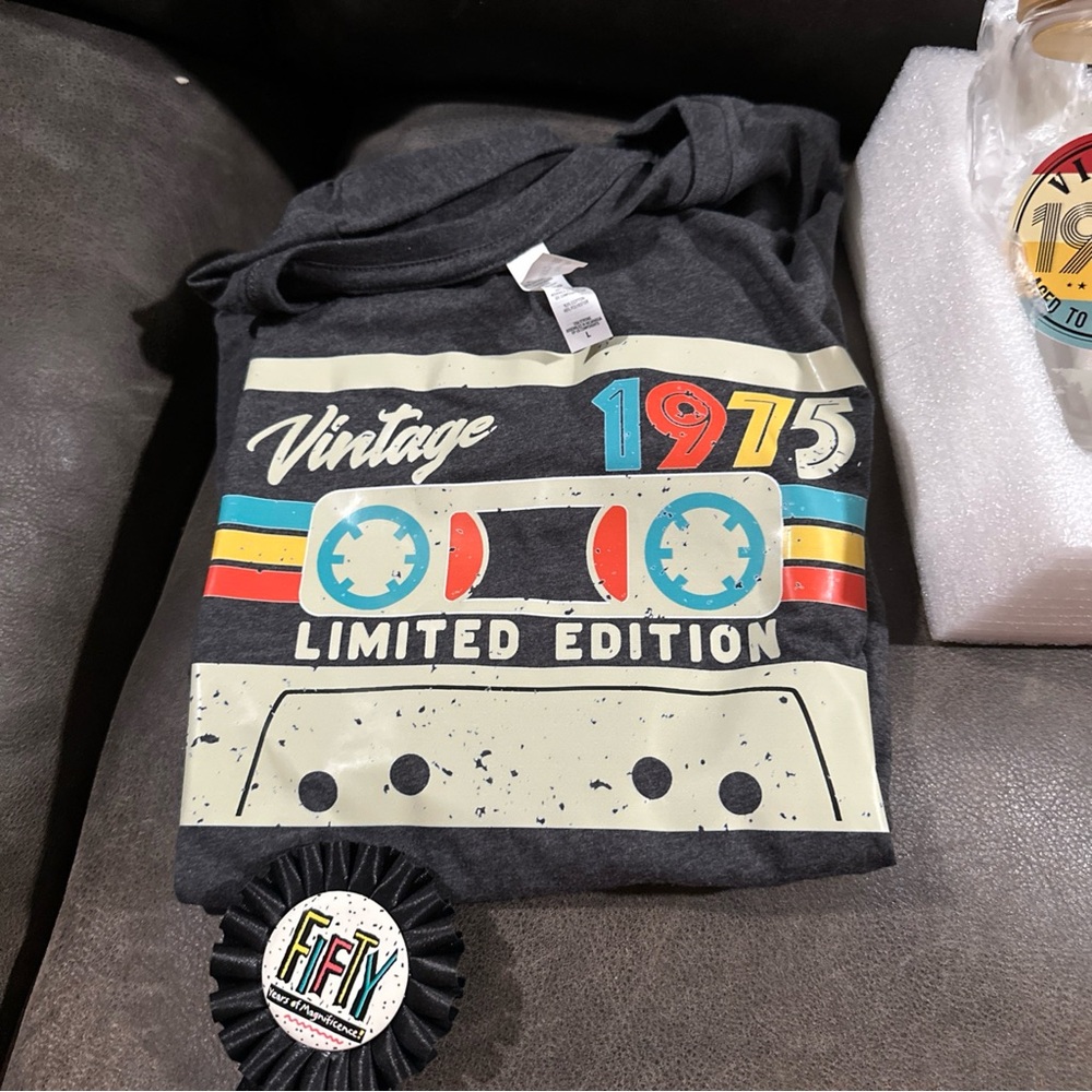 Vintage 1975 Limited Edition women Shirt - grey L plus glass & pin new
